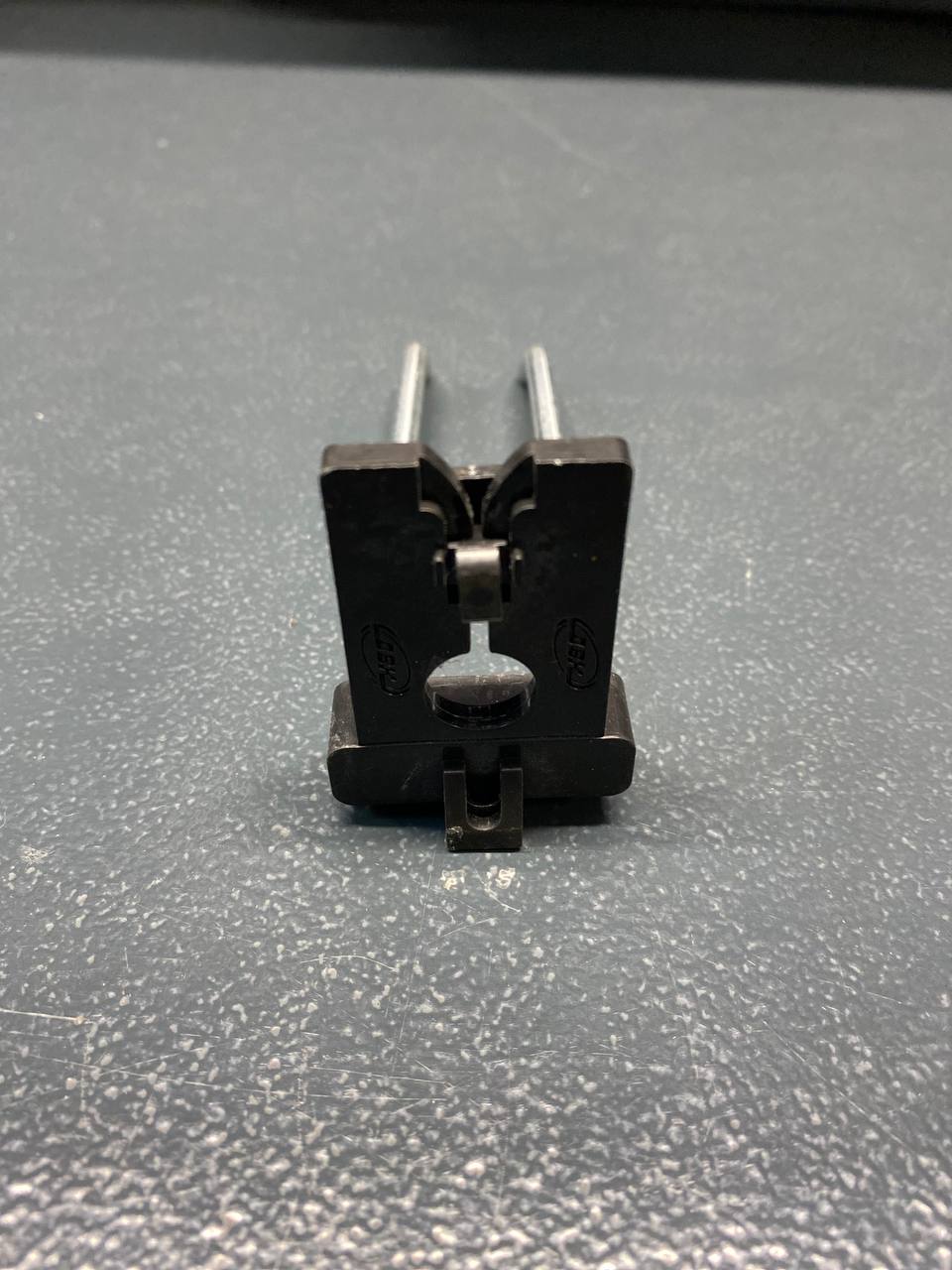 Крючок двойной 100 мм