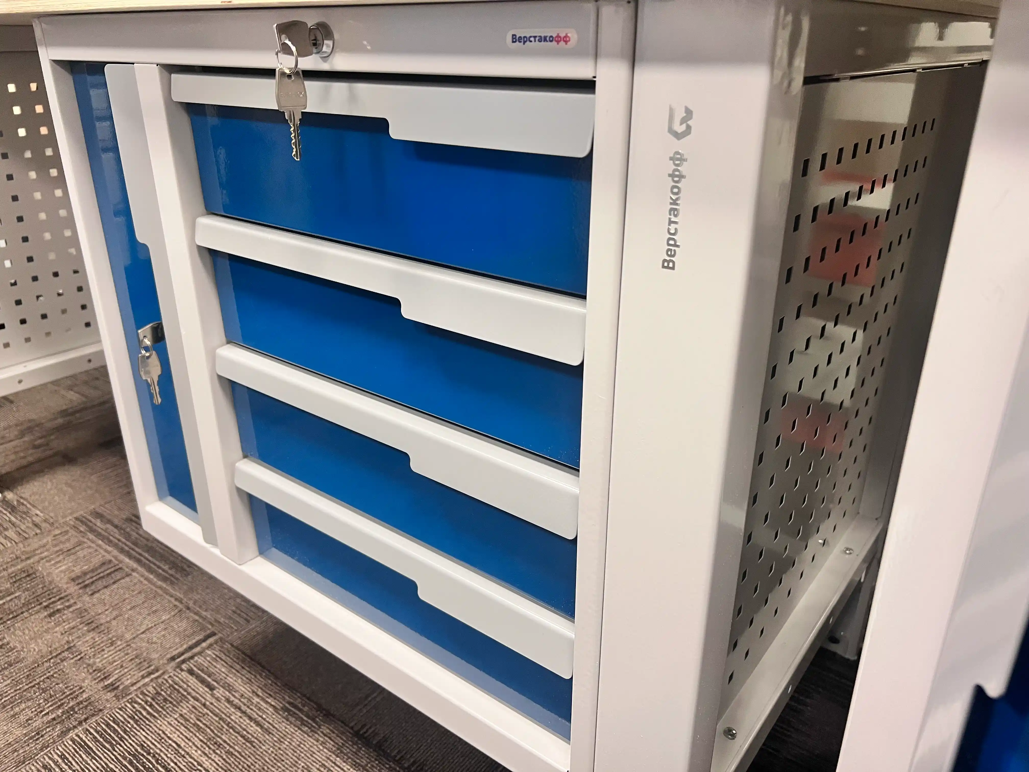 CTR 1632.L26.5-1 Верстак слесарный 1670x1593x743 мм