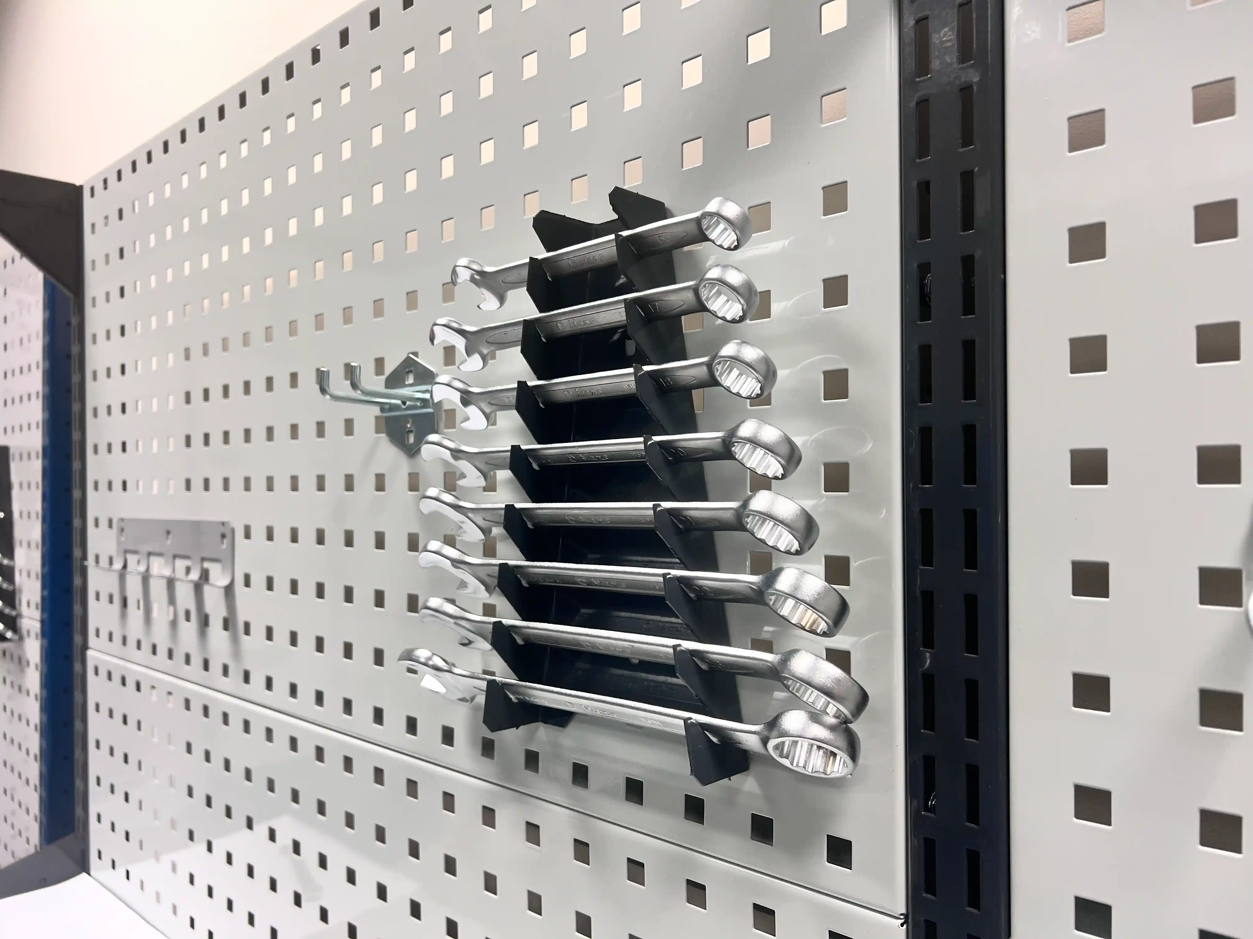 CTR 1632.L26.5-1 Верстак слесарный 1670x1593x743 мм