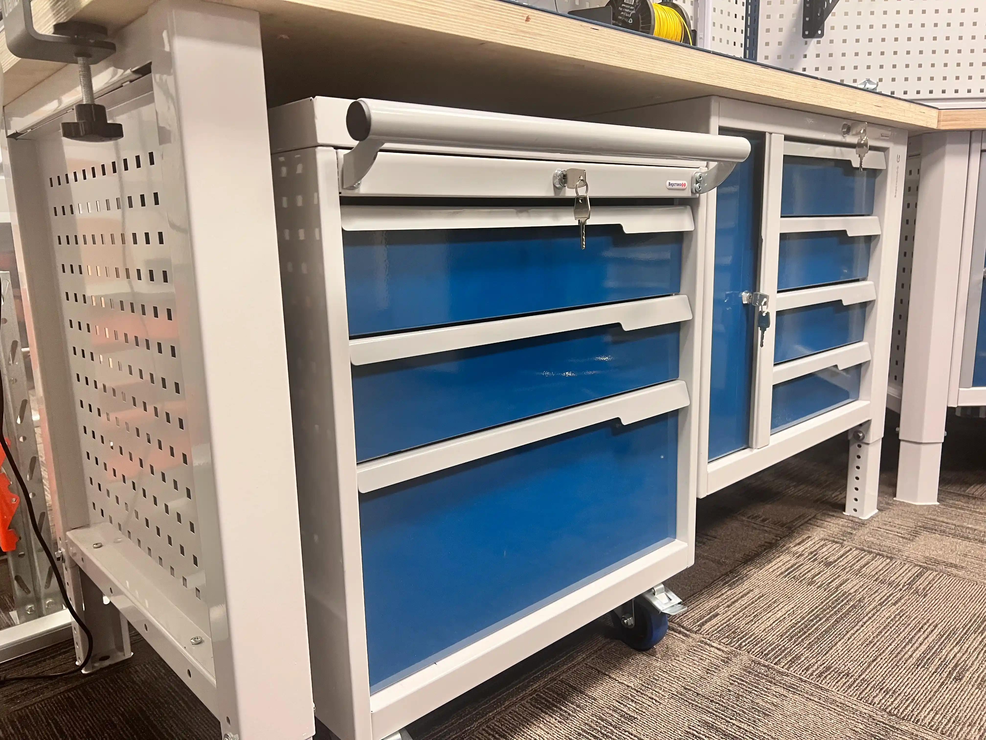 CTR 1632.L26.5-1 Верстак слесарный 1670x1593x743 мм