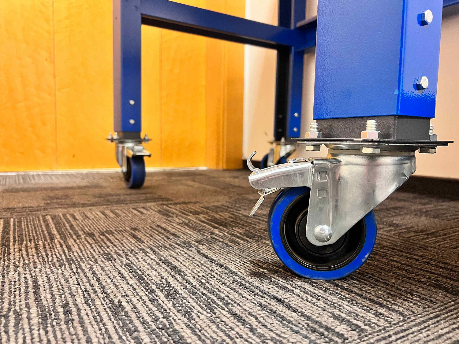 PLC 10.0-М Стол металлический на колесах 1000х700 мм