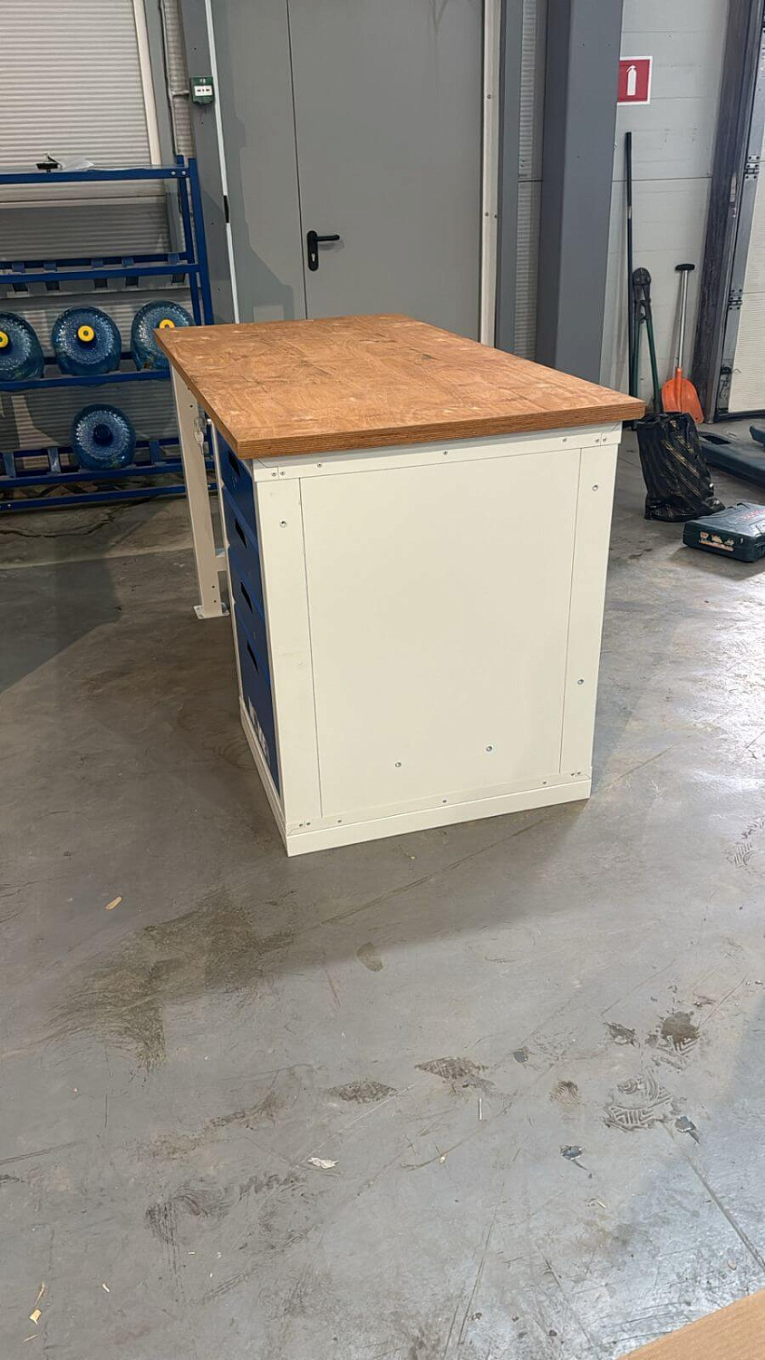 ER-00020610 Верстак однотумбовый WOKER PRO 1004.1200 830x1200x745 мм